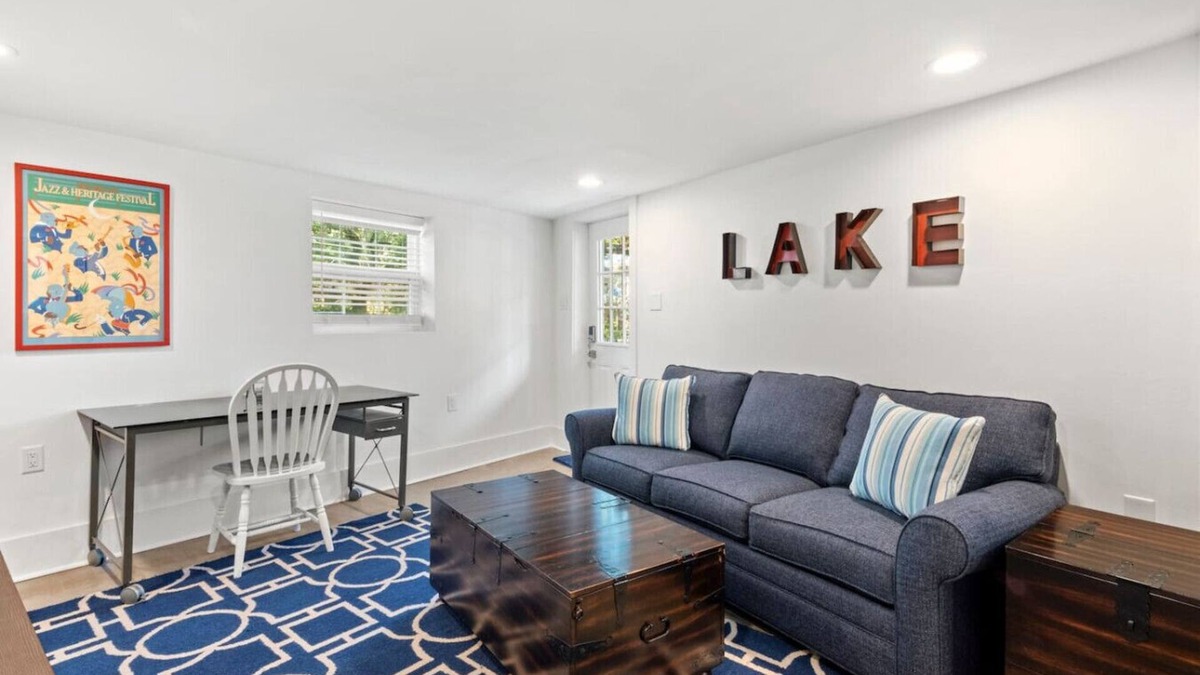 Esplanade Ridge House | Private escape under the Oaks!