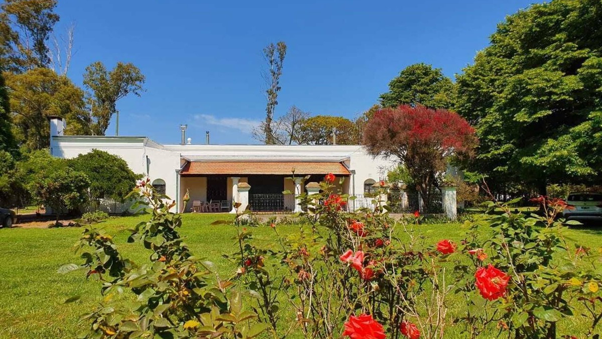 Chivilcoy House | Private Estate with large gardens, pool, wifi and animal farms