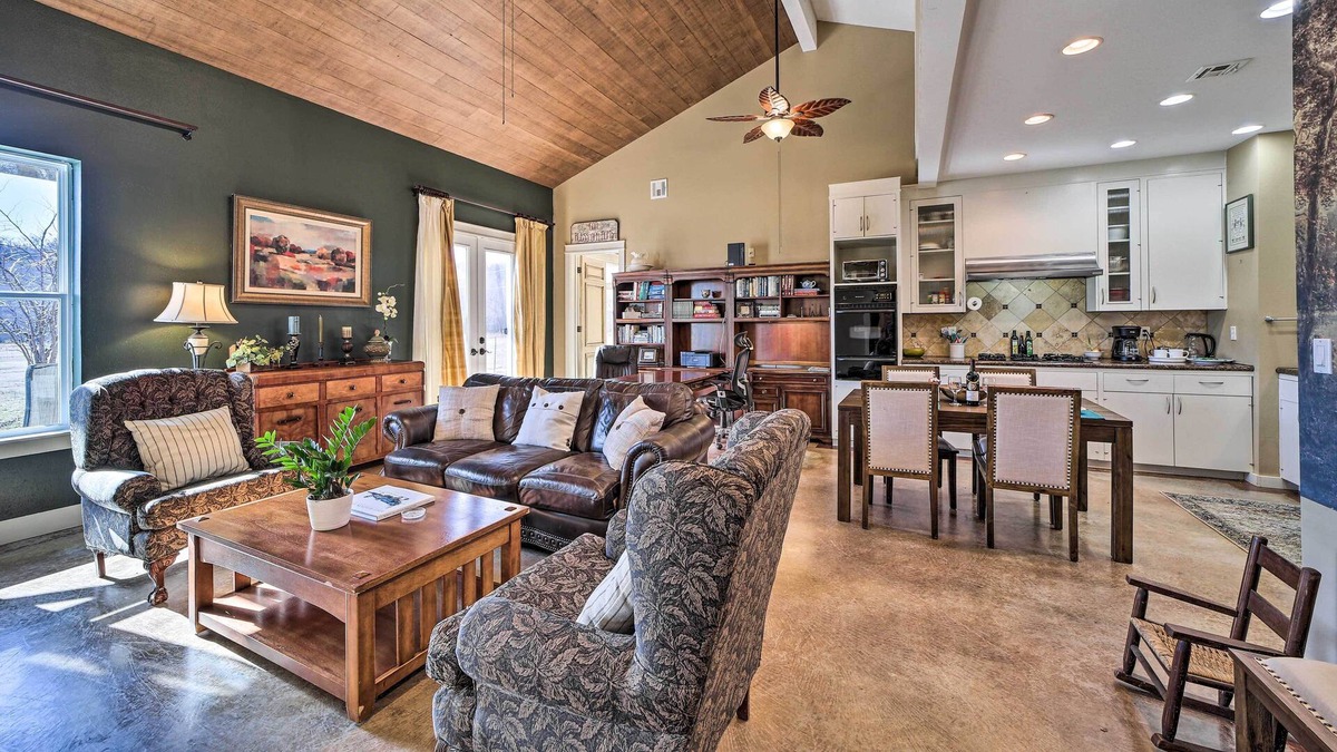 Eufaula House | Private Eufaula Vacation Rental w/ Mtn Views!