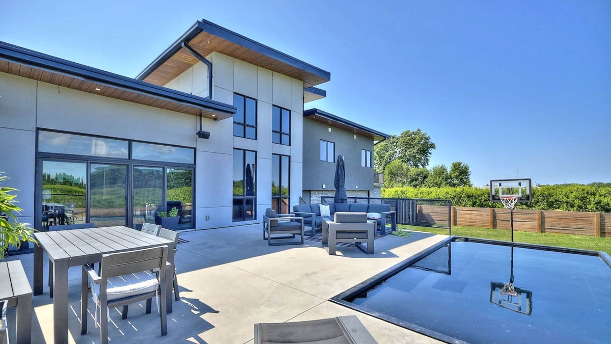 Louth House | Private Executive Family Home