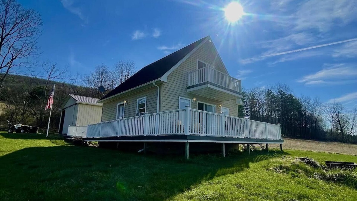 Savona House | Private Family Home on 12.5 acres in the Finger Lakes!