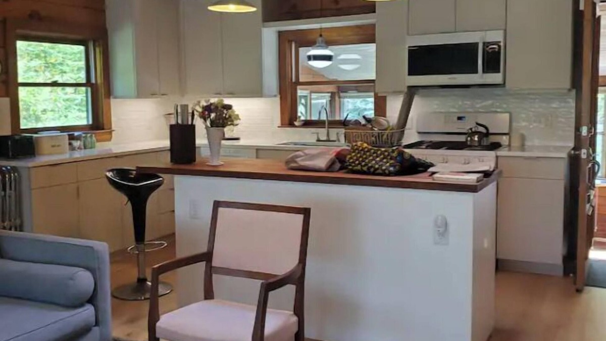 Lyman House | Private family retreat on Swan Pond
