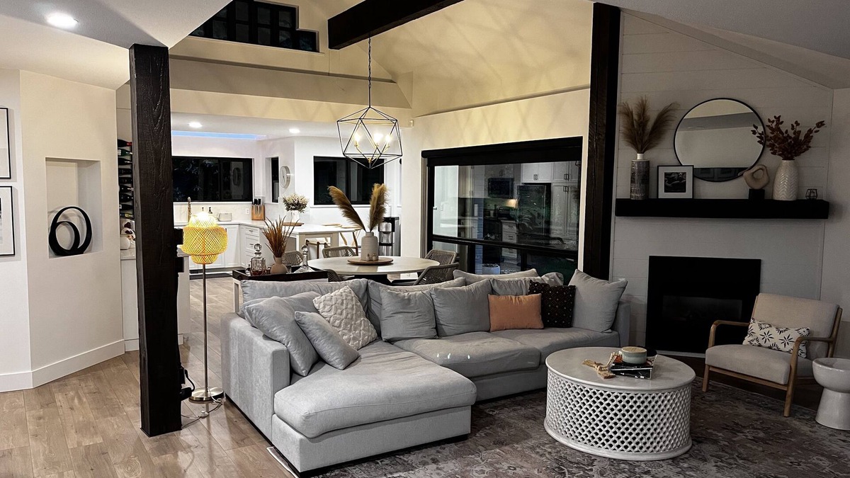 Langley House | Private Farmhouse Rancher 2 Bed + 2 Bath + Office + Loft by Tbird Show Park