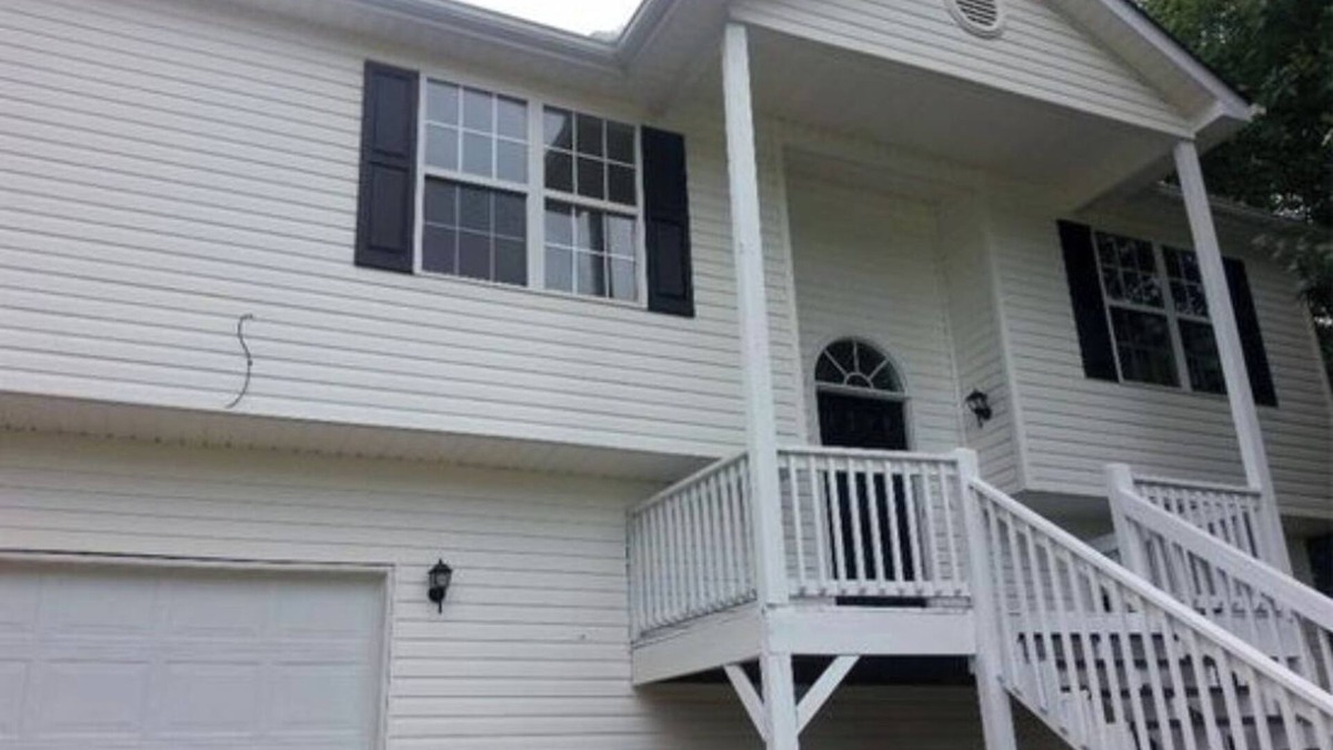 Palmetto House | *Private Floor-Near Airport-2 Bd/1 Bath
