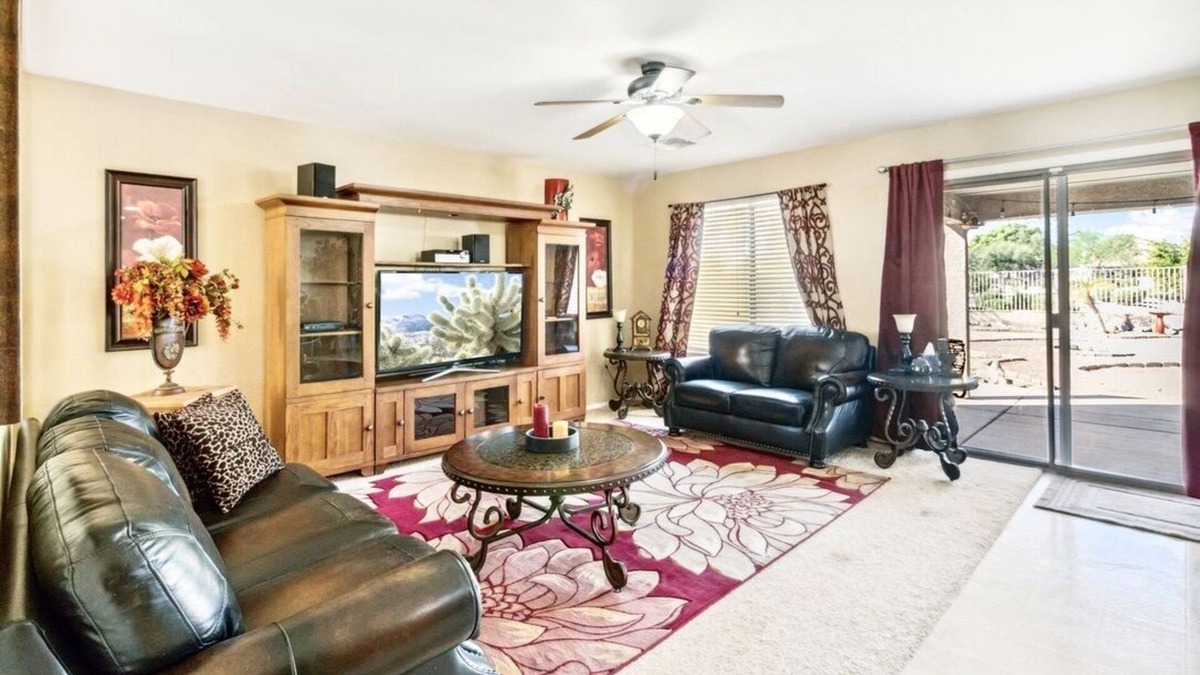 Oasis at Magic Ranch House | Private Florence Getaway 15 Minutes to Historic Downtown!