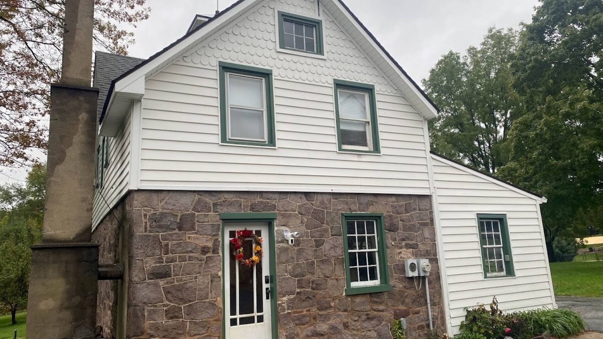 Valley Forge Cottage | Private, Fully Renovated 1 bedroom Carriage House