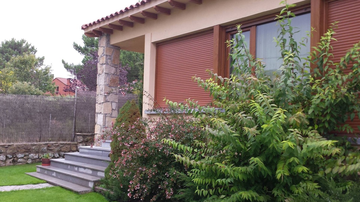 Las Navas Del Marques Ski Chalet | Private garden and pool, barbecue. Nature with charm