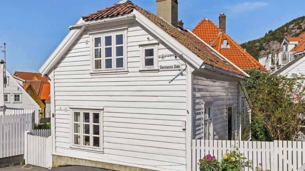 Sandviken House | Private garden | Fairytale Bergen house | Seaside