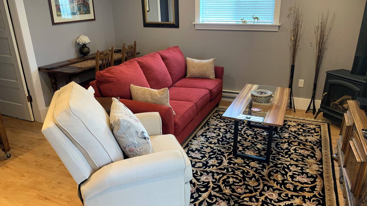 Salmon Arm House | Private garden suite