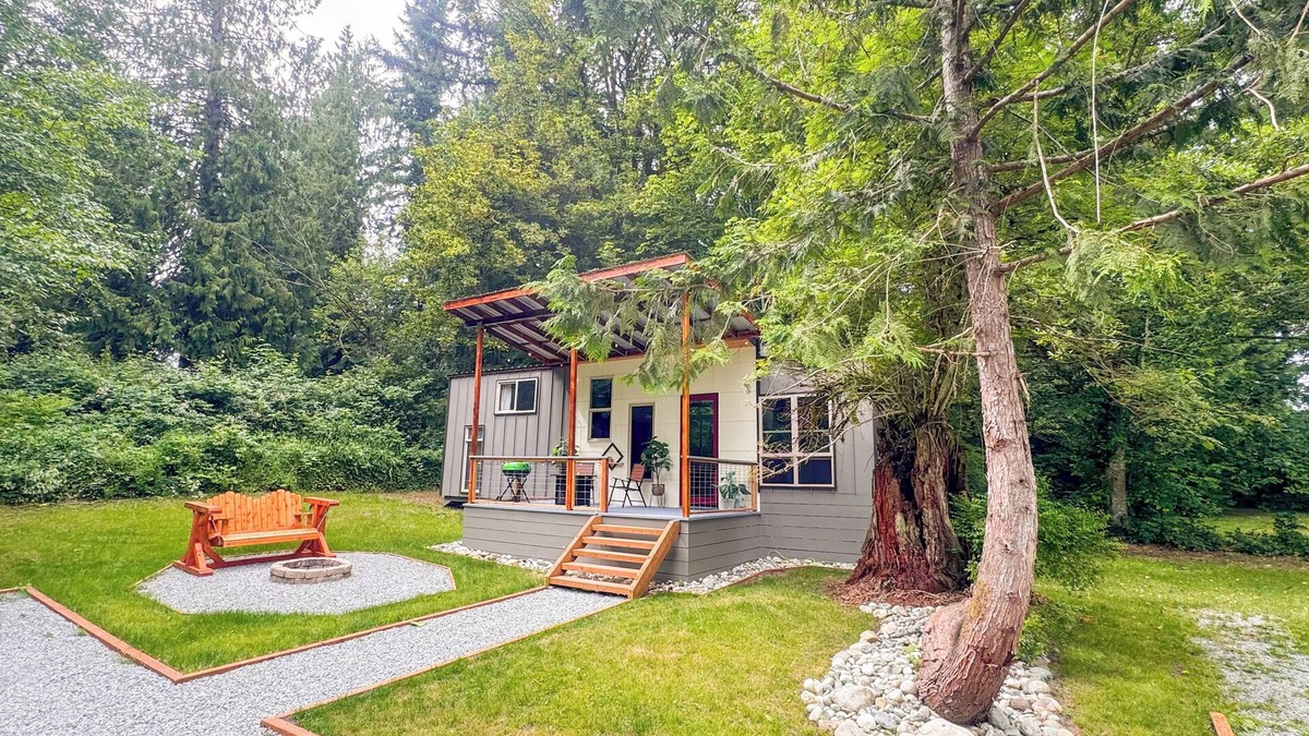 Stanwood Cabin | Private Get Away TINY HOUSE with SAUNA