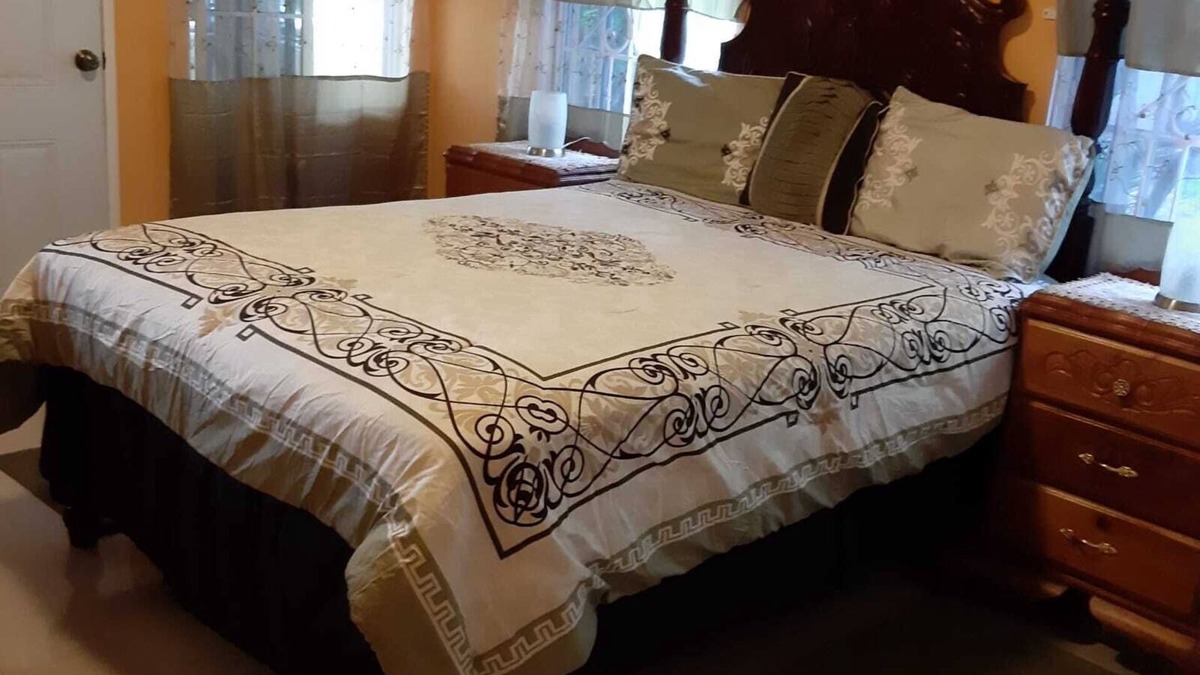 Ocho Rios House | Private getaway house walking distance to beaches and restaurants. Apt#1.