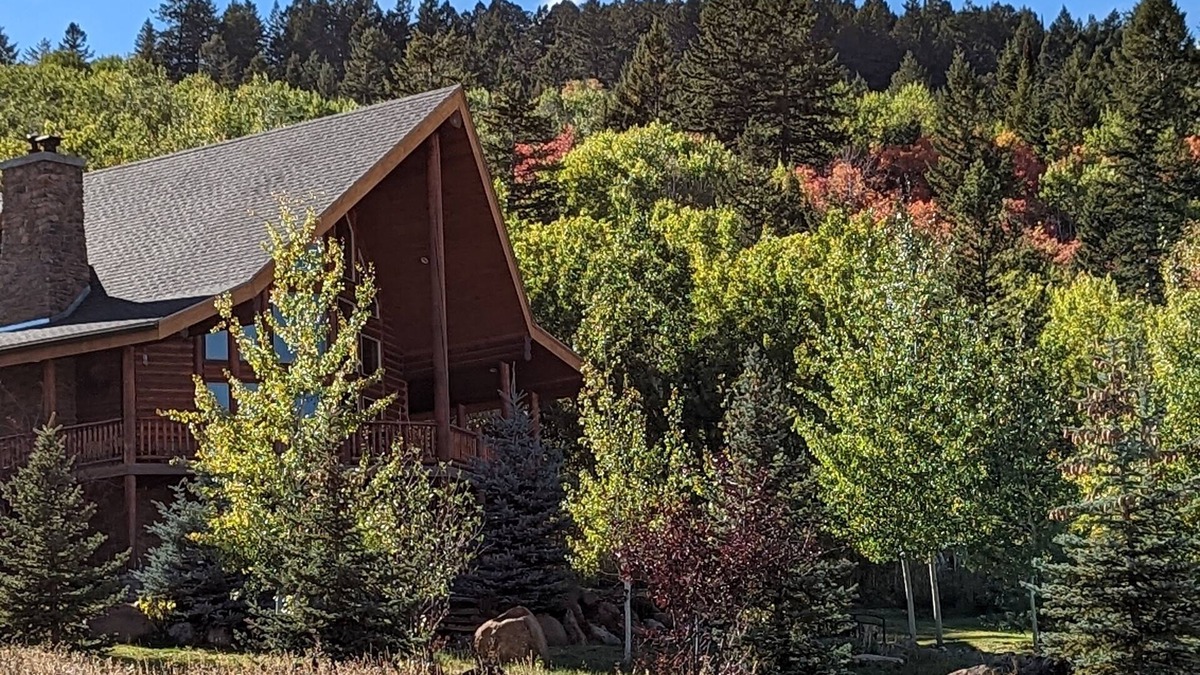 Thatcher Cabin | Private getaway near Bear Lake, ATV hike, cave tours, and kayaking, game room.