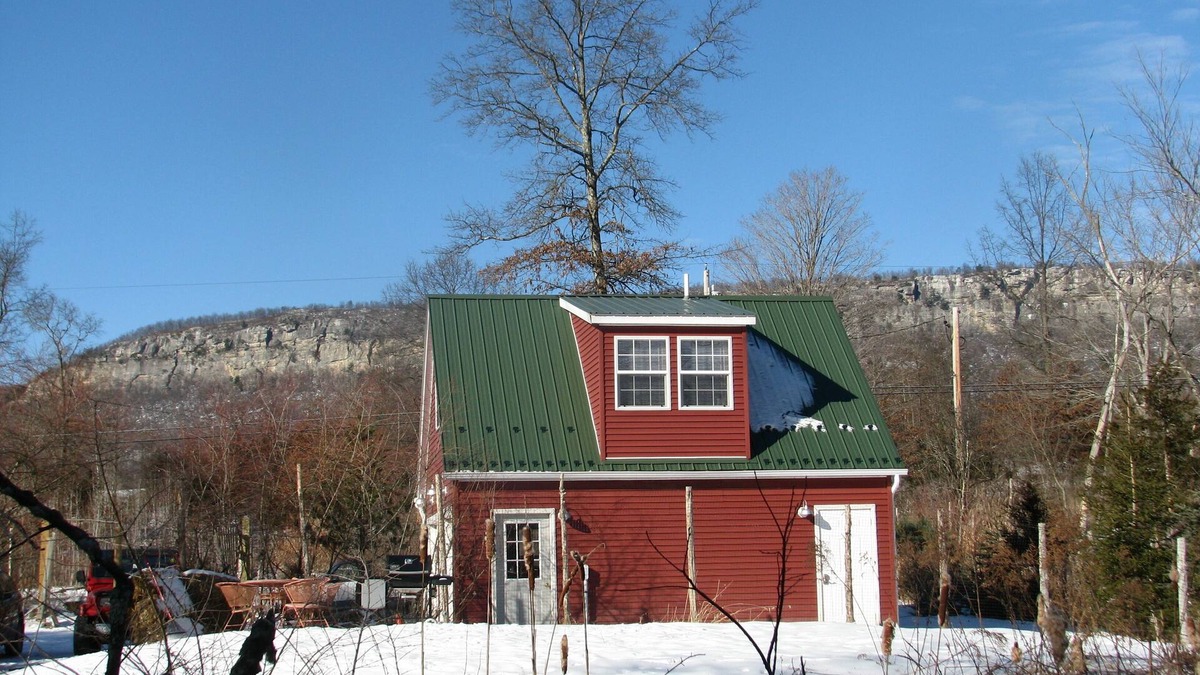 New Paltz Apartment | Private Getaway with Amazing Mountain Views! Great for couples, writers, friends