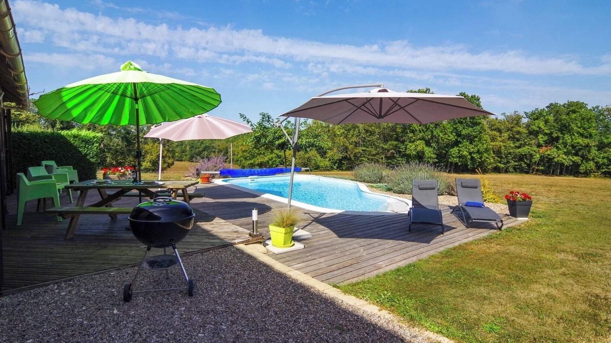 Saint-Geyrac Cottage | Private Gite With Private Heated Swimming Pool, Central Dordogne Location