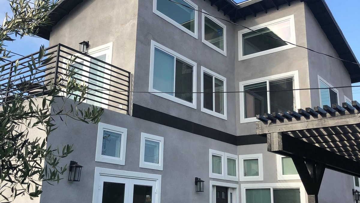 Del Aire House | Private Guest Home NEW Pristine 2bed/2bath w/Yard near NAPA CENTER, Beach & LAX!