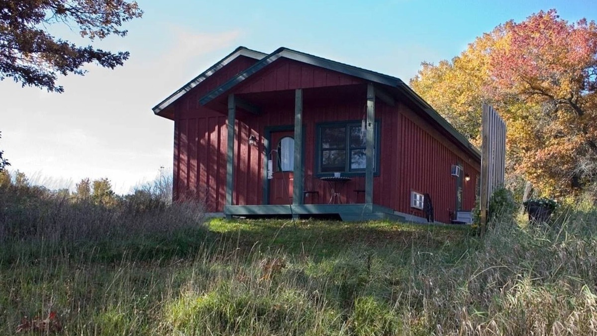 Reedsburg House | Private guest house w/jacuzzi tub, gas fireplace close to several famous parks