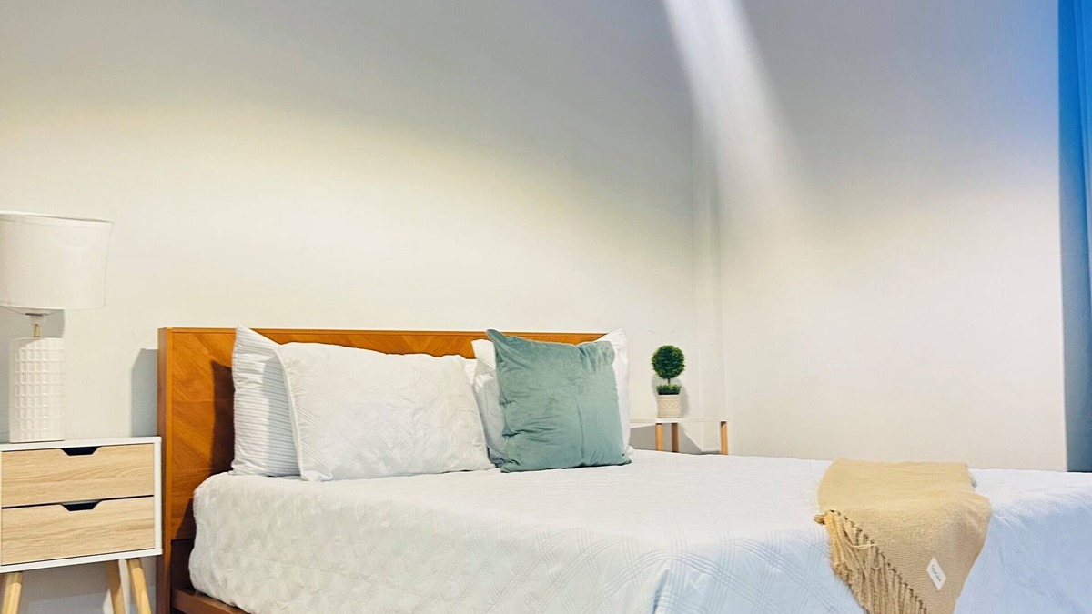 North Charleston House | Private Guest House in Back 'B' Charleston