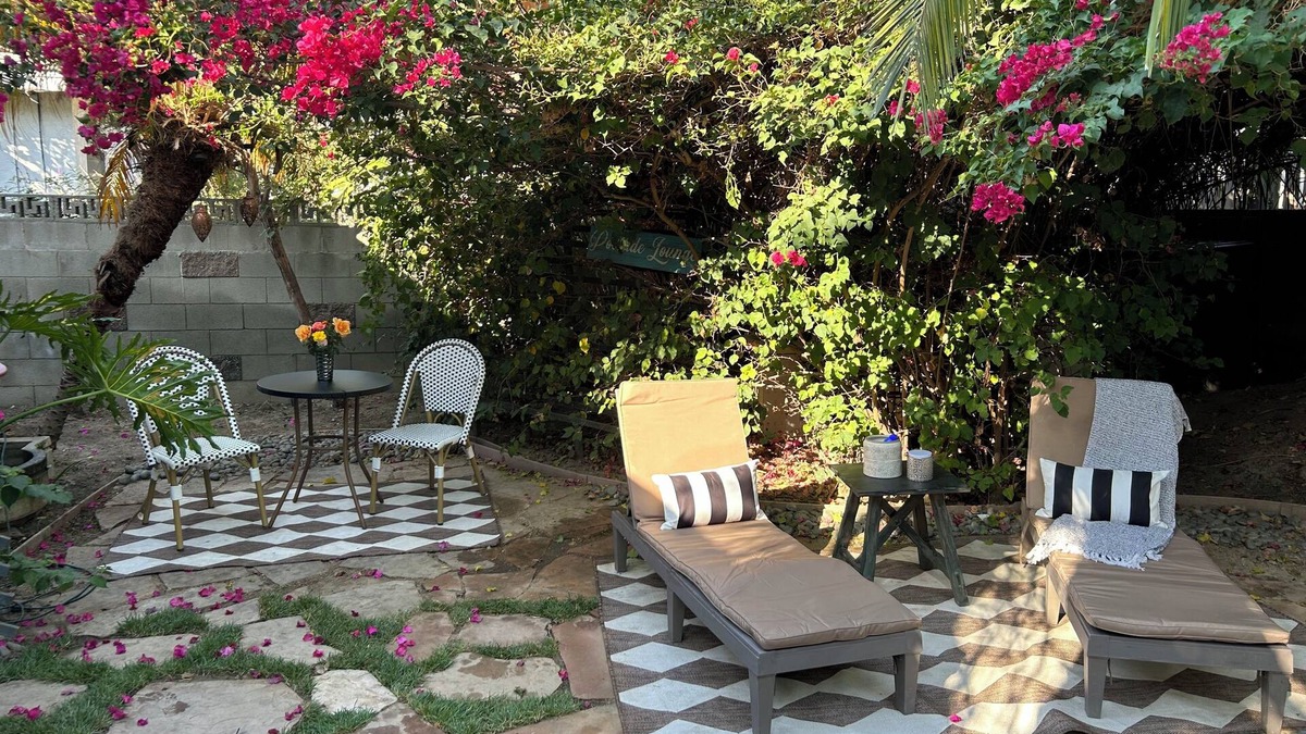 Magnolia Park House | Private Guesthouse in beautiful tropical setting.