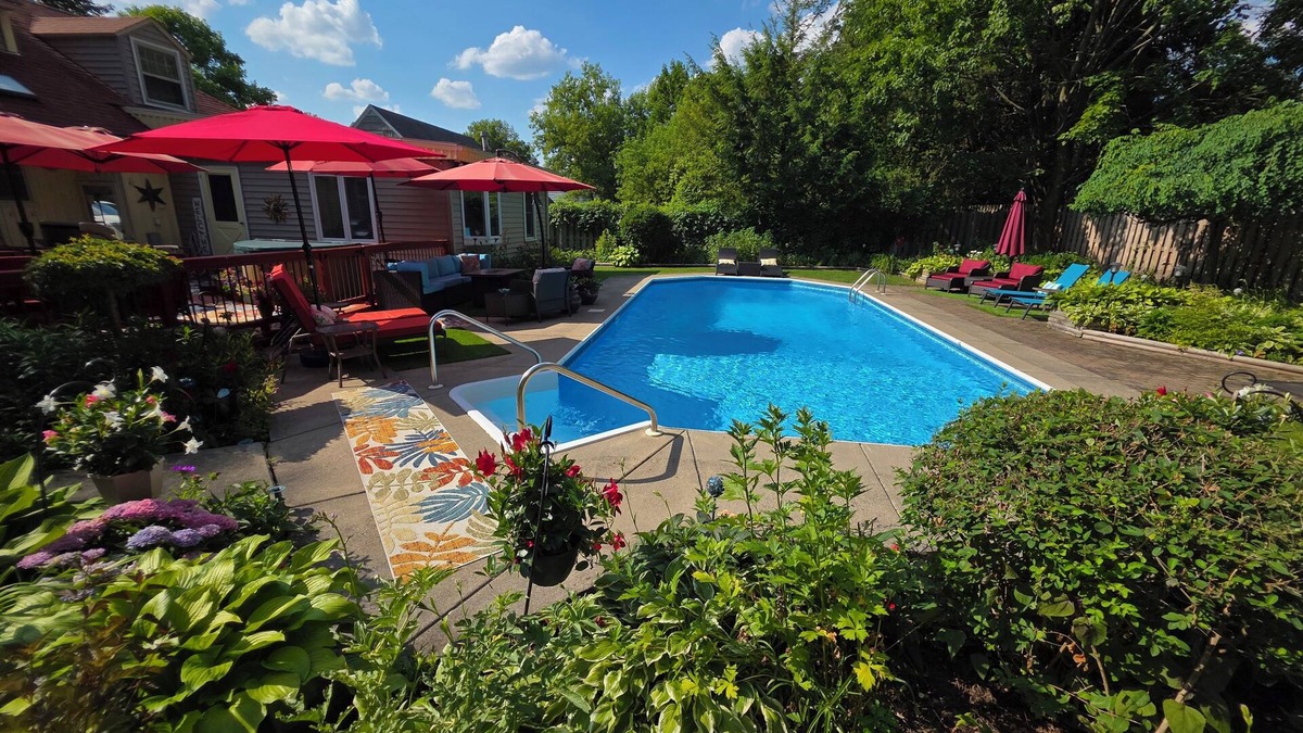 Fayetteville Cottage | Private Guesthouse with Garage, Pool, Deck and Hot Tub in Fayetteville/Syracuse