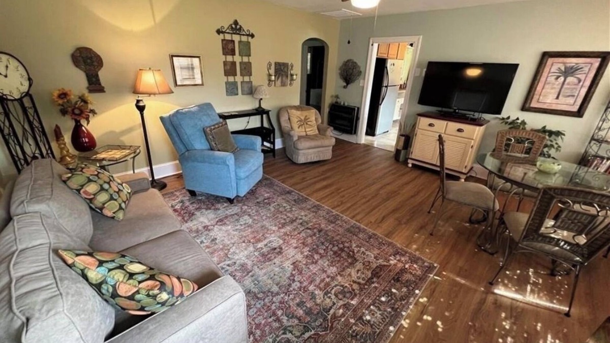 Windmill Point House | Private Happy 2 BDRM Home Public Beach & Marina with Restaurant Minutes Away