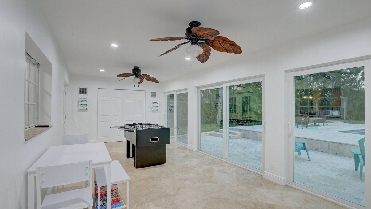 Central Oakland Park House | Private Heated Pool ~ Balcony ~ Near Beach