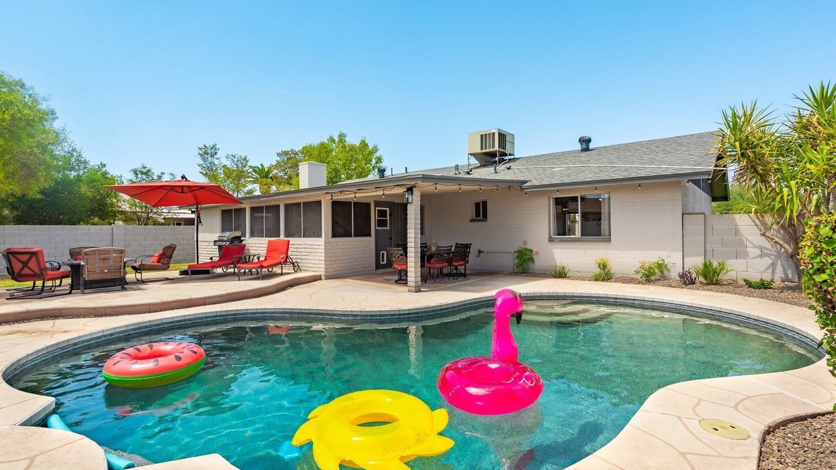 McClintock House | Private Heated Pool, Ping Pong and Billiards, Full Coffee Bar, near ASU