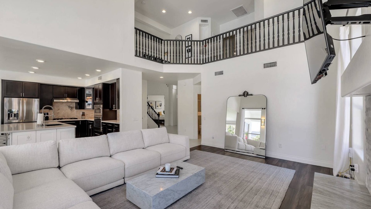 Arabian Crest House | Private Heated Pool, Putting Green, Pool Table, BBQ, WIFI, Near Golf, Dining & Mayo Clinic+FREE GOLF