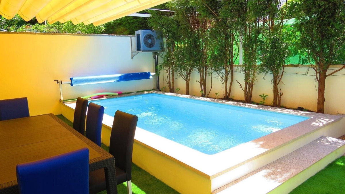 Campanha House | Private Heated Swimming Pool