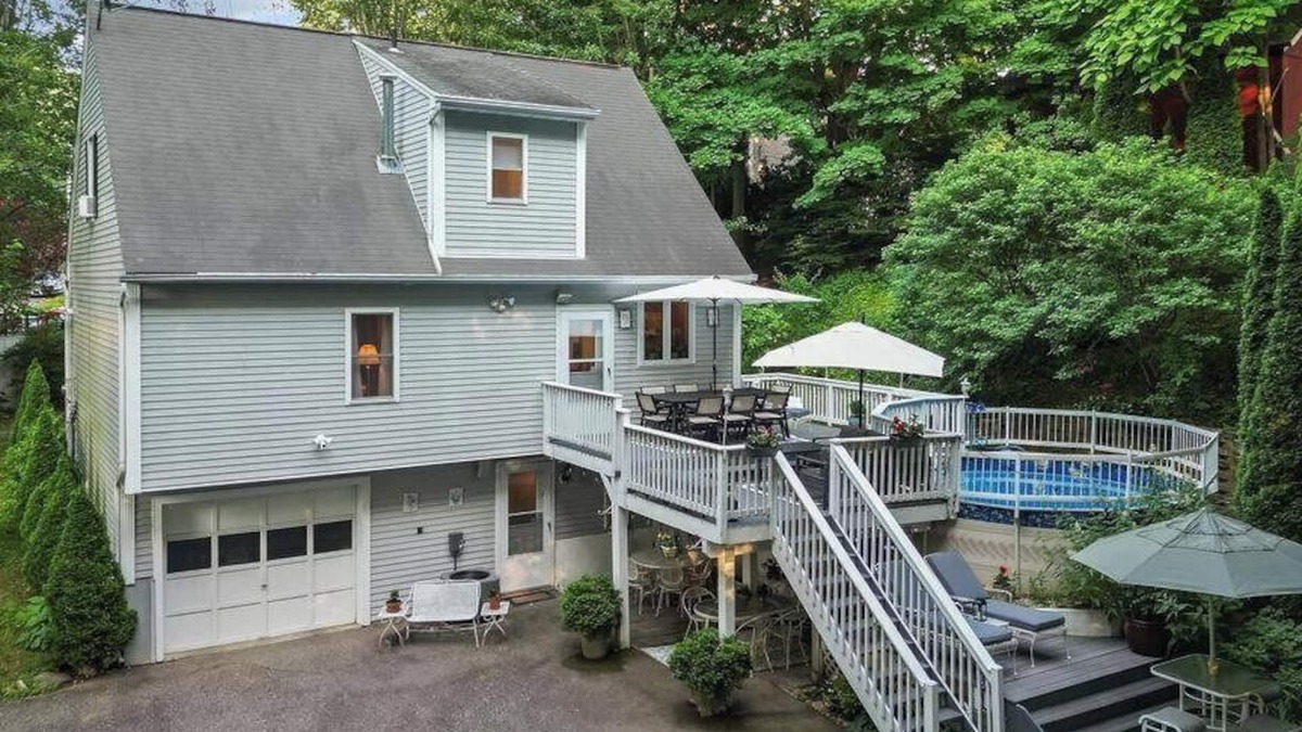 New Milford House | Private hidden gem walking distance to town, restaurants, and shopping!