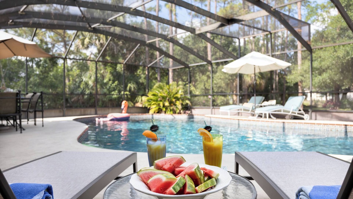 June Park House | Private Hideaway, Pool, Super Cool Tiki Bar and close to USSSA!