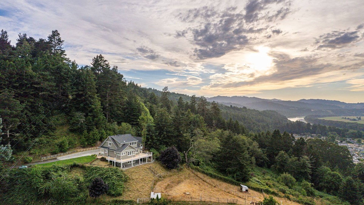 Rio Dell House | Private Hilltop House with Amazing Views! Close to Ave. of the Giants/State Park