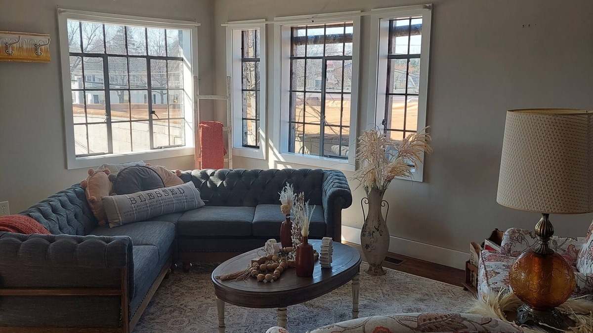Holly Apartment | Private Historic Downtown Holly Apartment
