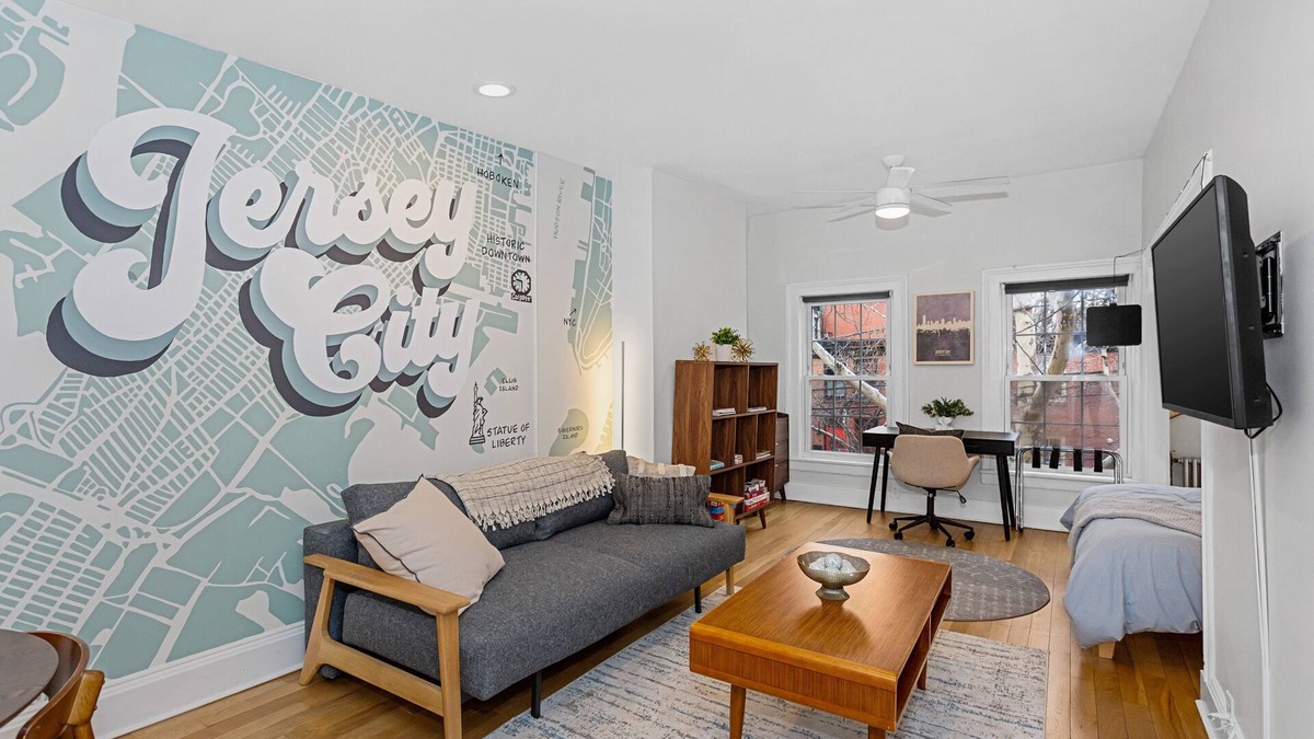 Harsimus Cove House | Private home 20 mins from NYC!