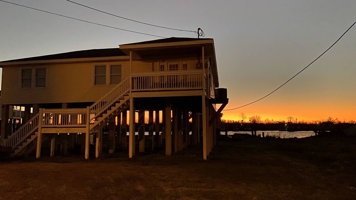 Barataria House | Private Home, Charter Fishing and Ecotourism. Only 25 miles to French Quarter.