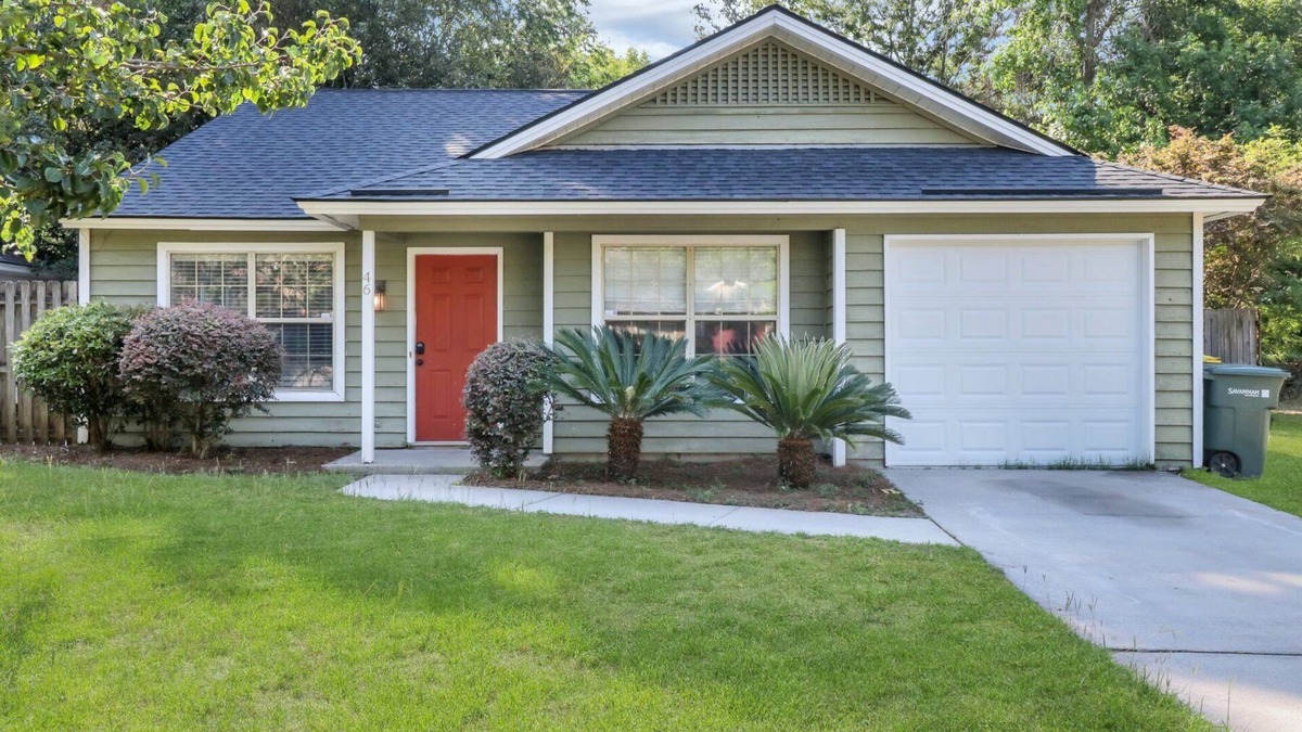 Savannah House | Private home close to everything!