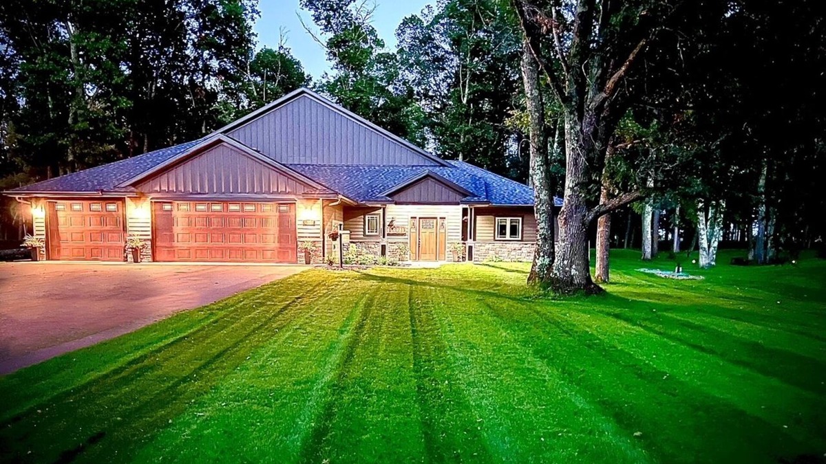 McGregor House | Private home getaway on MN National