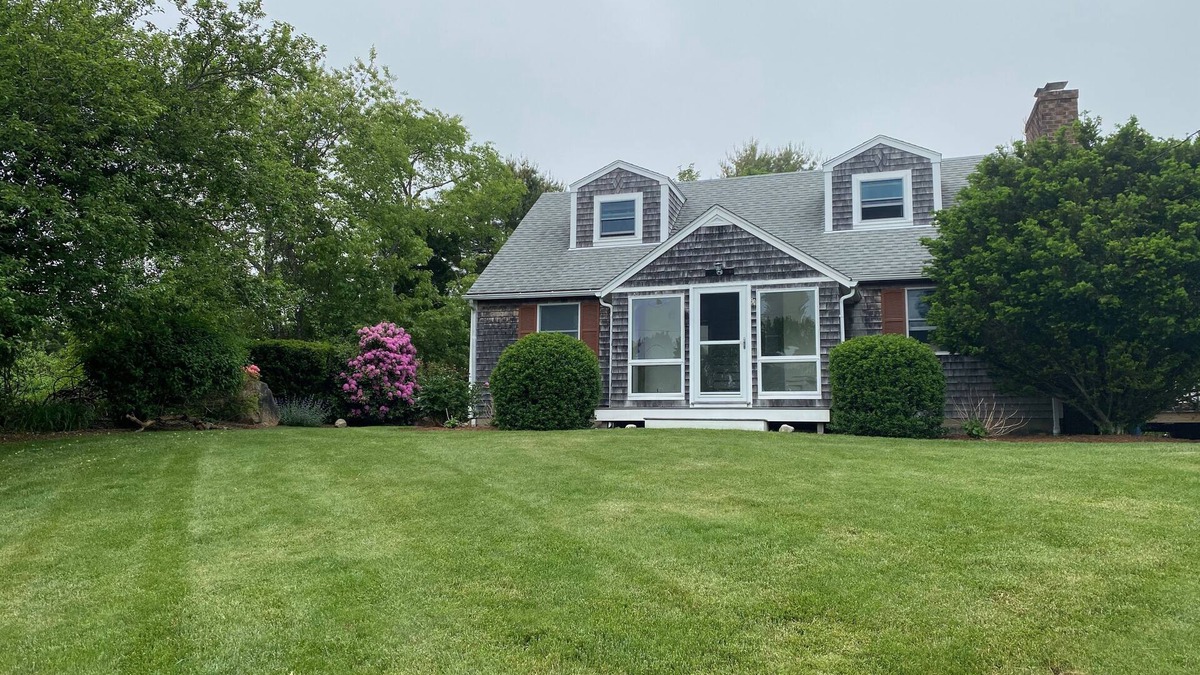 Matunuck House | Private Home in scenic Matunuck, RI within walking distance to Town Beach