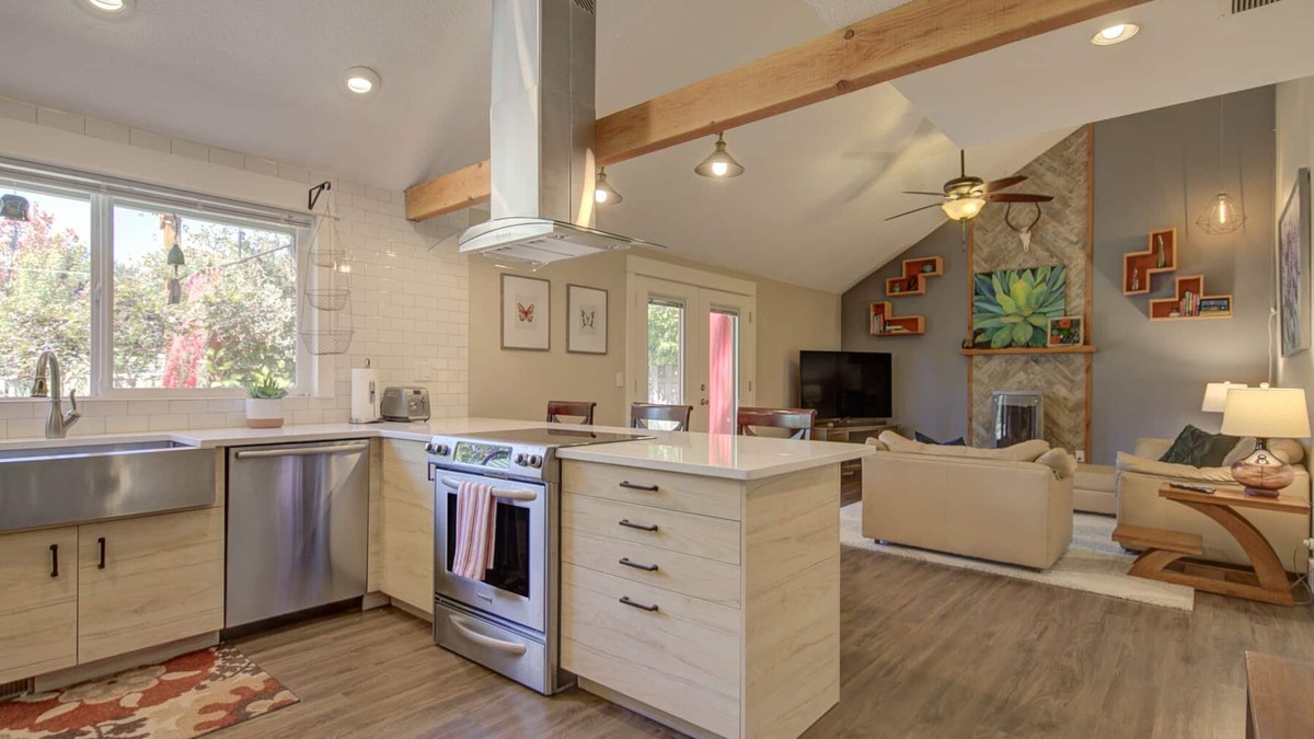 Aloha House | Private Home, Near Nike & Intel, w/spacious yard