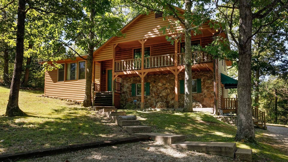 Branson Theater District Cabin | Private Home on 3 Acres! 5 Bedrooms - Private Hot Tub - Close to Strip! | Silver Creek