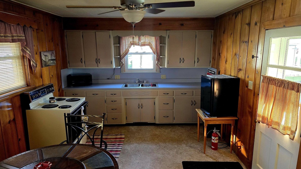 Botkins House | Private Home To View 2024 Solar Eclipse