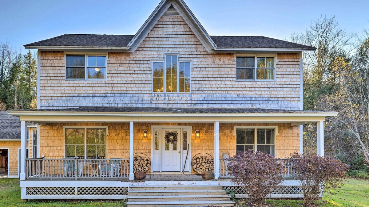 Montgomery Center House | Private Home w/Hot Tub Near Jay Peak Slopes