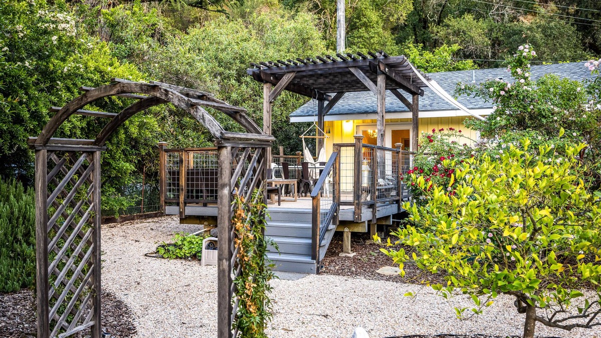 Cloverdale House | Private home w/creek access, stove, large yard, gas grill, firepit - dogs ok