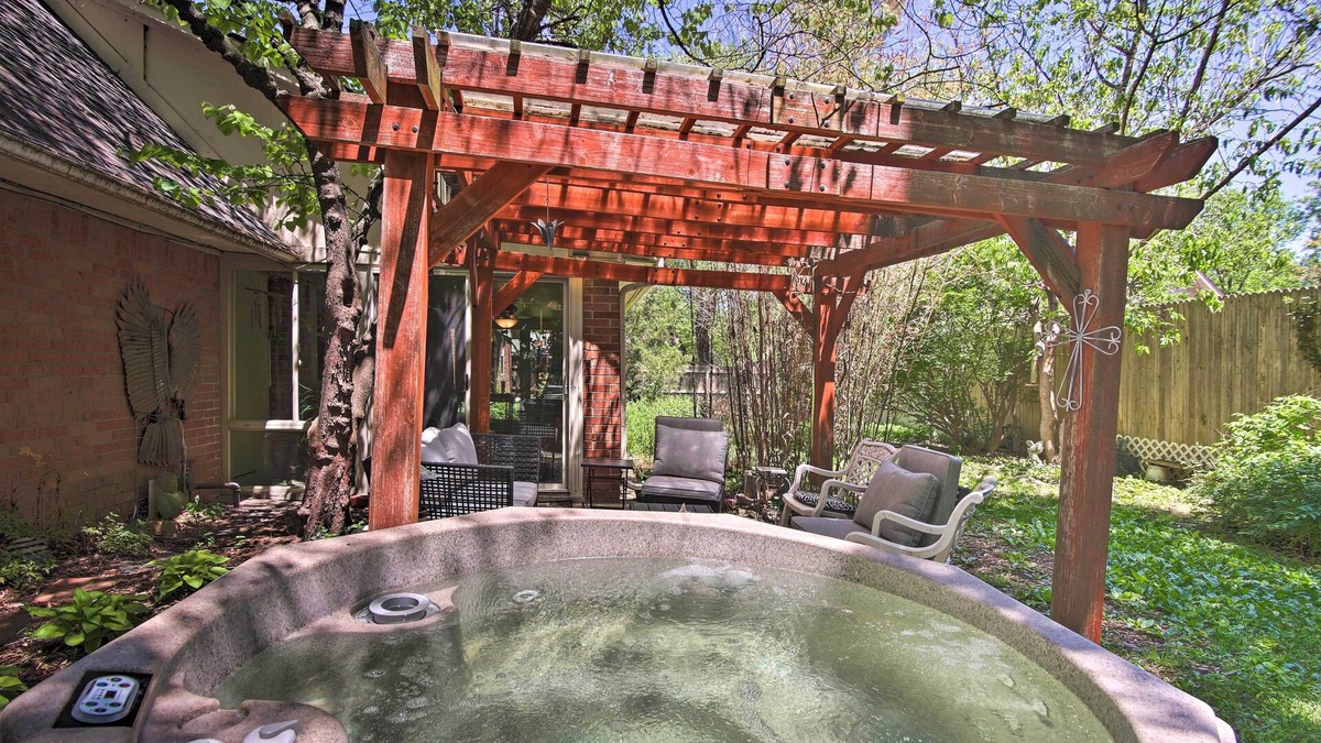 South Tulsa Cottage | Private Home w/Hot Tub & Patio Near Dtwn Tulsa