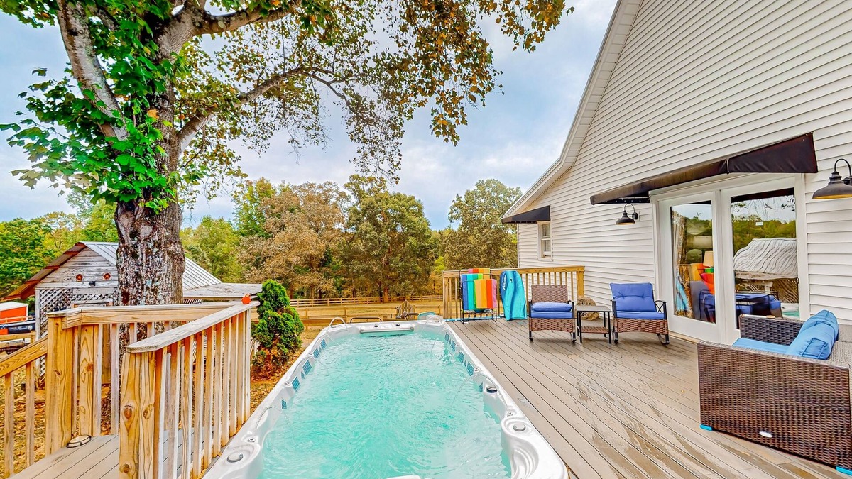 Landrum House | Private home with separate cottage and expansive outdoor space - dogs ok