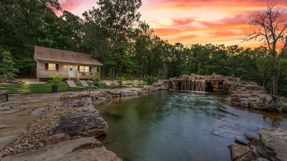 Branson Cottage | Private Hot Tub and Fire Pit - REFLECTIONS COTTAGE