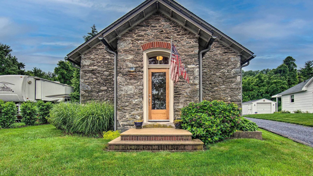 Wrightsville Cottage | Private Hot Tub at Cozy Wrightsville Cottage!