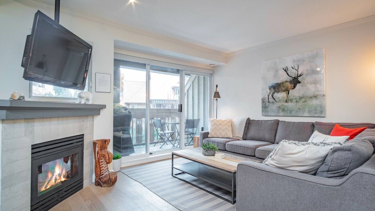 Whistler Village Condo | Private Hot Tub | BBQ | Free Parking | Location!