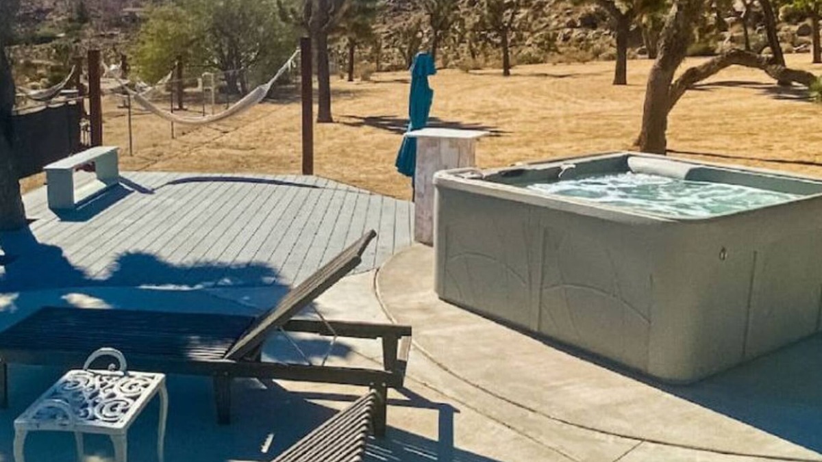 Joshua Tree House | Private! Hot Tub! Fire Pit! Bar! Mini-Golf!
