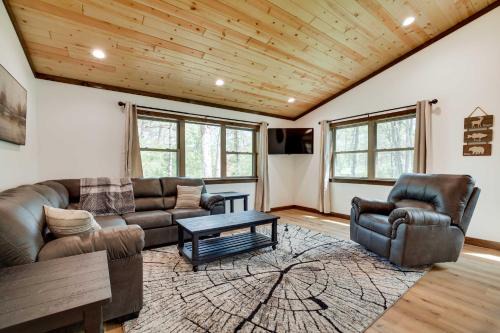 Hatfield House | Private Hot Tub Hatfield Vacation Rental!