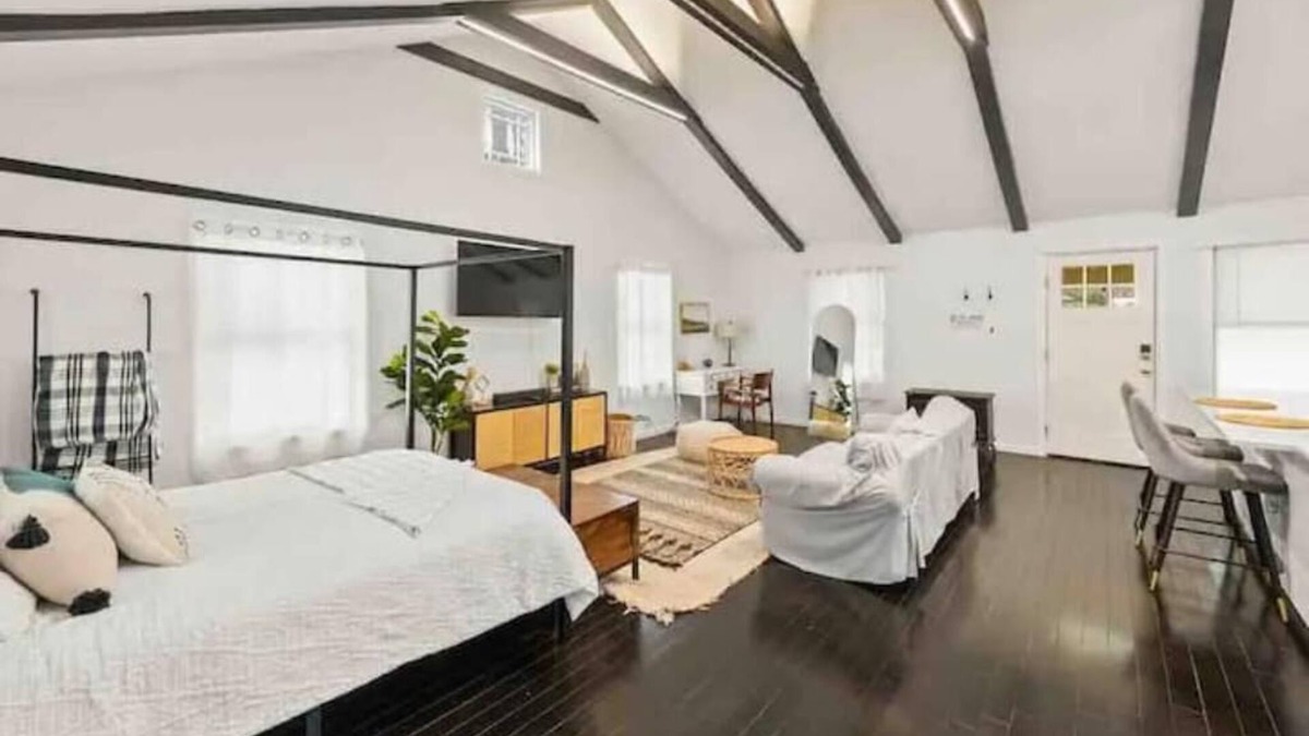 Claverack-Red Mills Cottage | Private hot tub + Modern Cottage